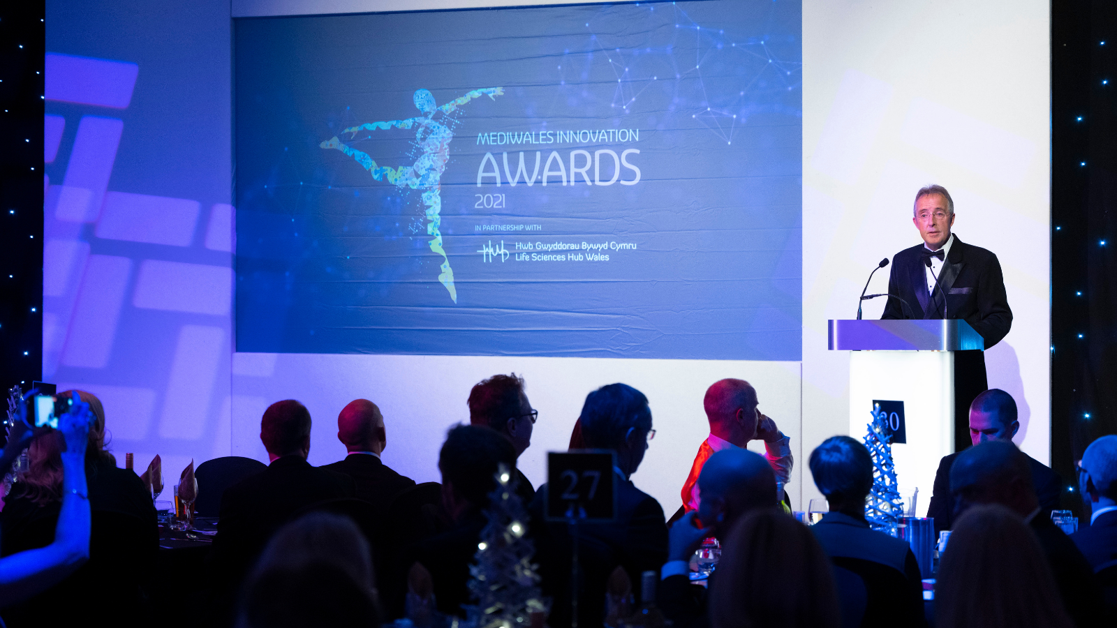 Dr Chris Martin presenting award at MediWales Innovation Awards 2021