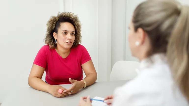 Women talking to a nurse about her concerns